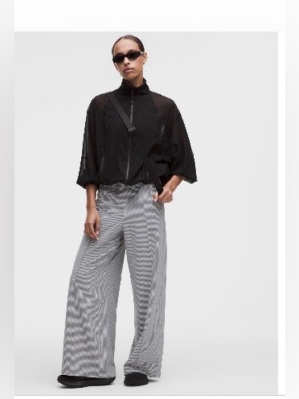 lululemon Breezily Mid-Rise Pant
*Regular SZ Small Stripe Raceway Exc condition